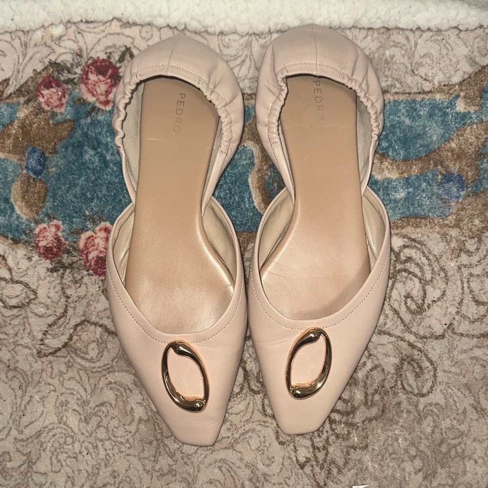 Italian maid, leather flats buy PEDRO
Women's Cream Flats with Gold Accent